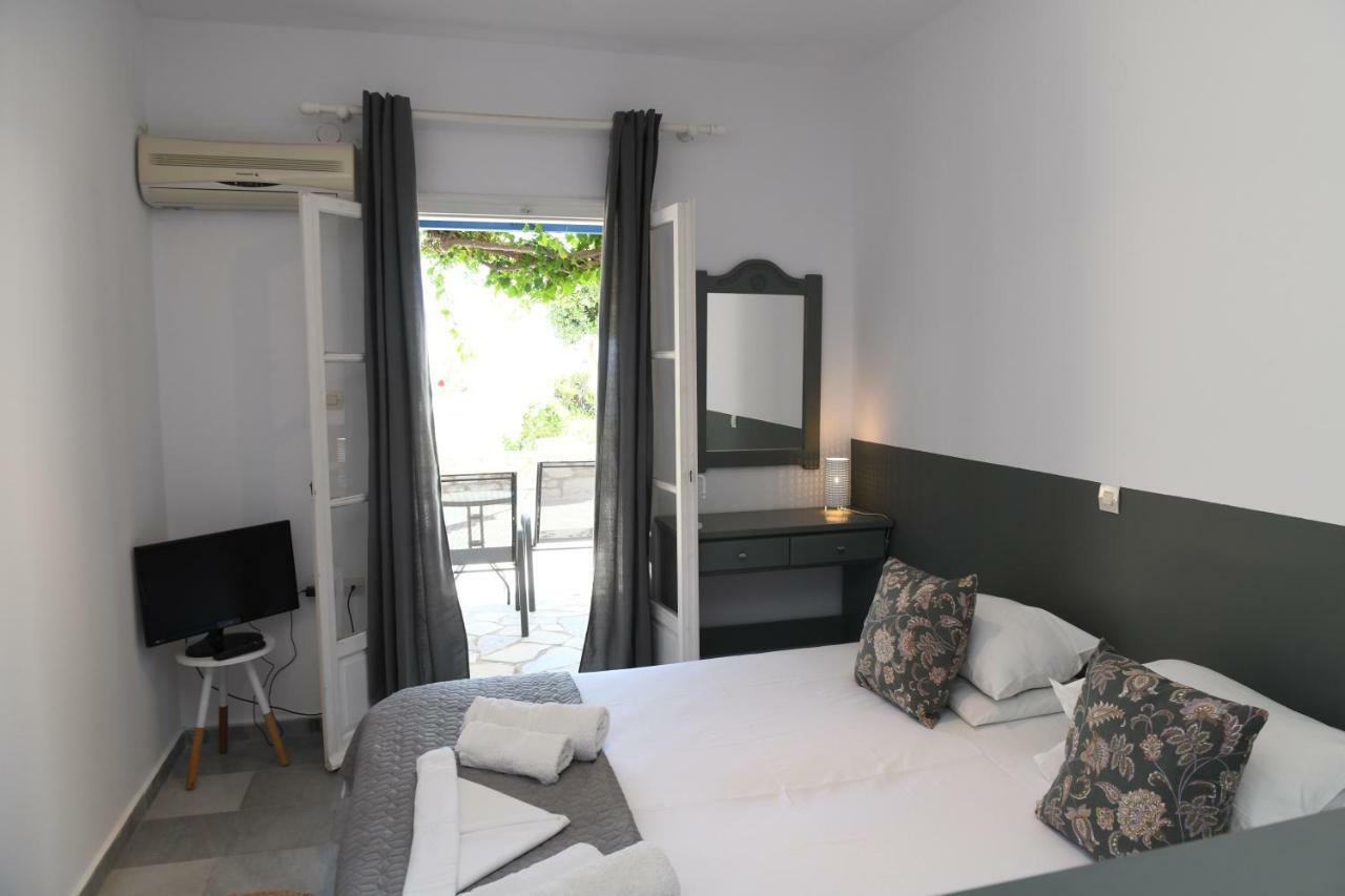 Dryades Family Hotel Drios Ngoại thất bức ảnh