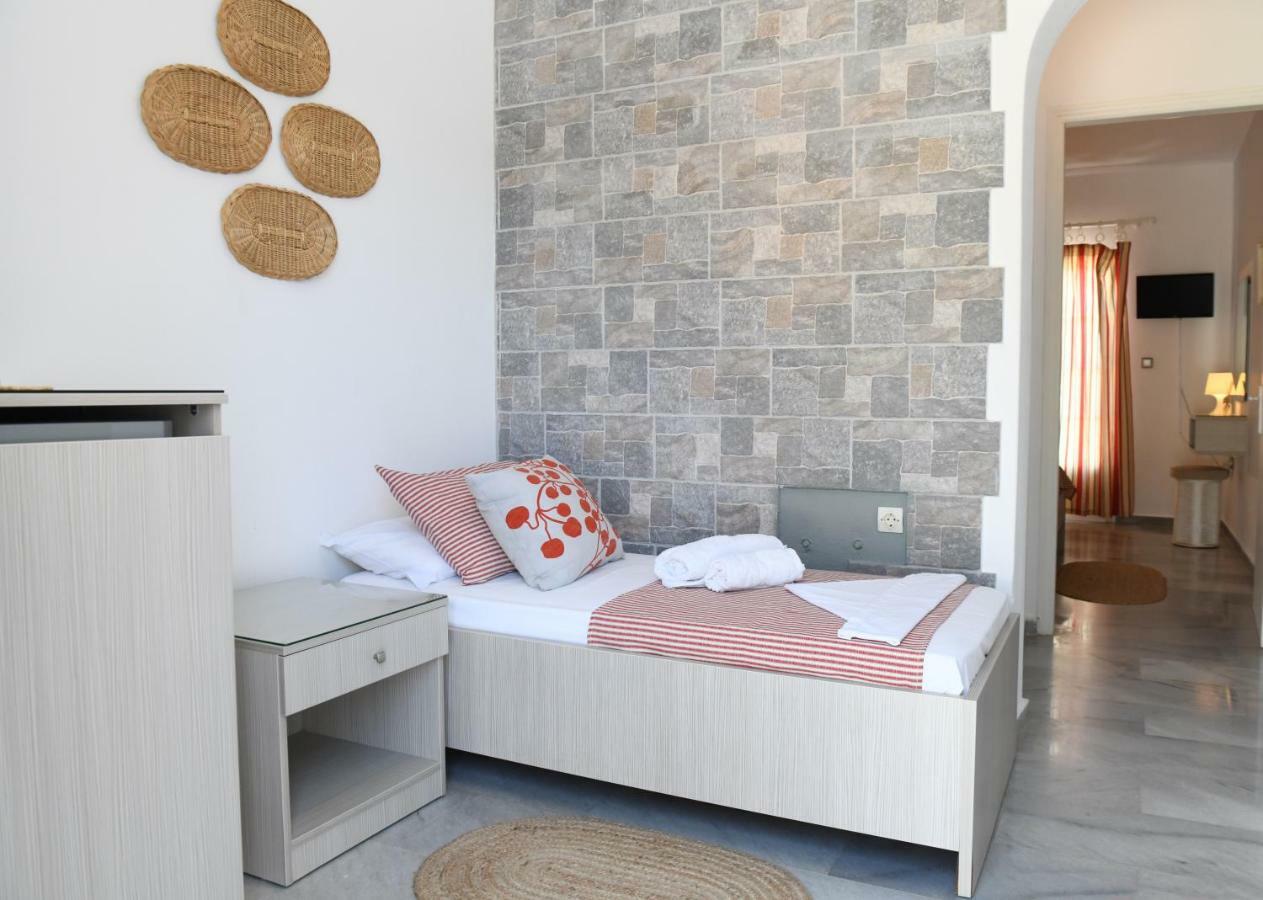 Dryades Family Hotel Drios Ngoại thất bức ảnh