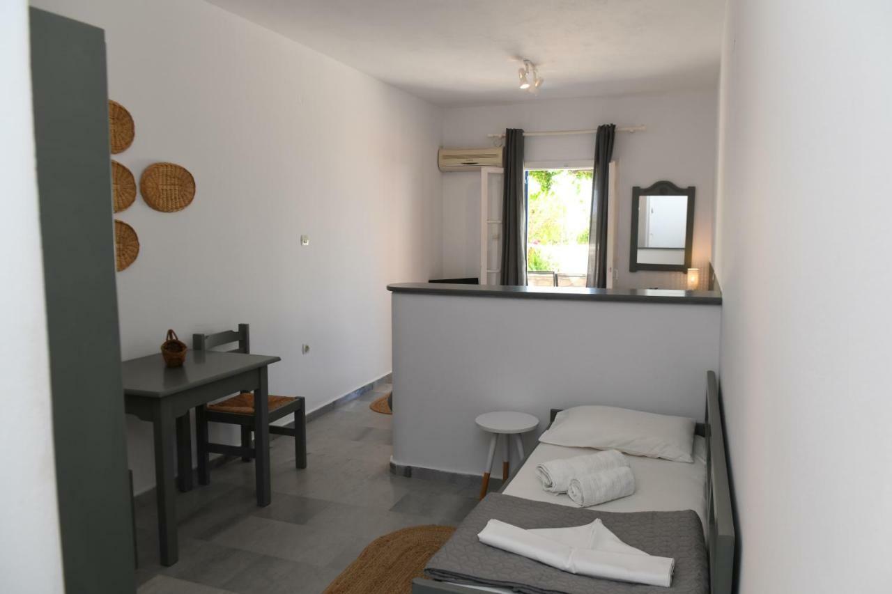 Dryades Family Hotel Drios Ngoại thất bức ảnh